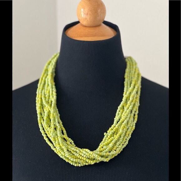 GREEN MULTI STRAND BEAD NECKLACE - Picture 1 of 3